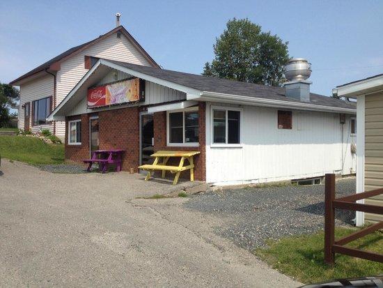 North Adventure Inn Cochrane Exterior foto